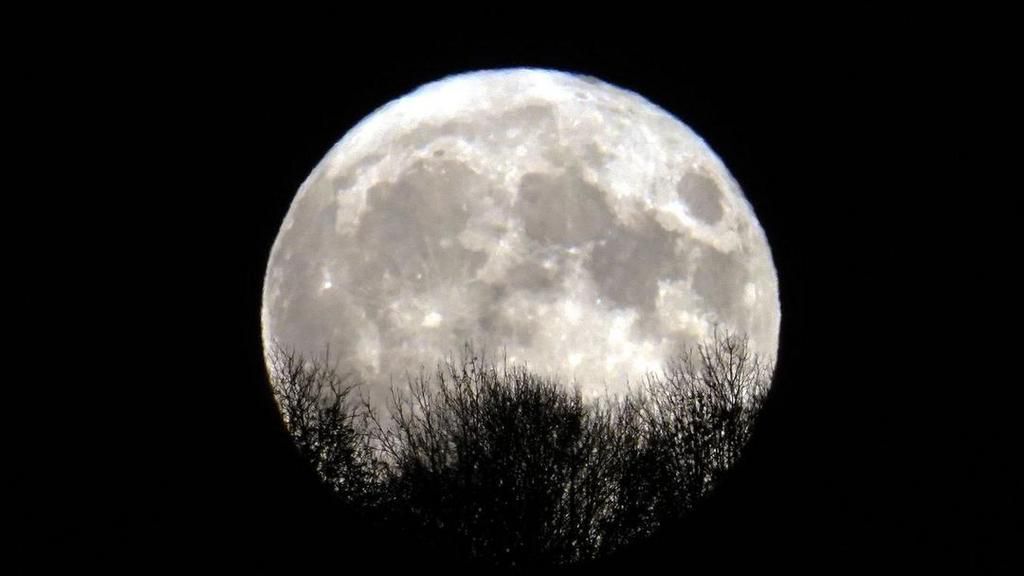 A super blue moon [skynews]