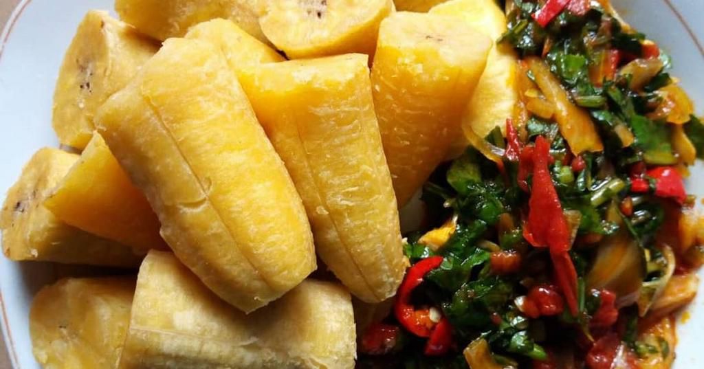 Boiled plantain and vegetable sauce