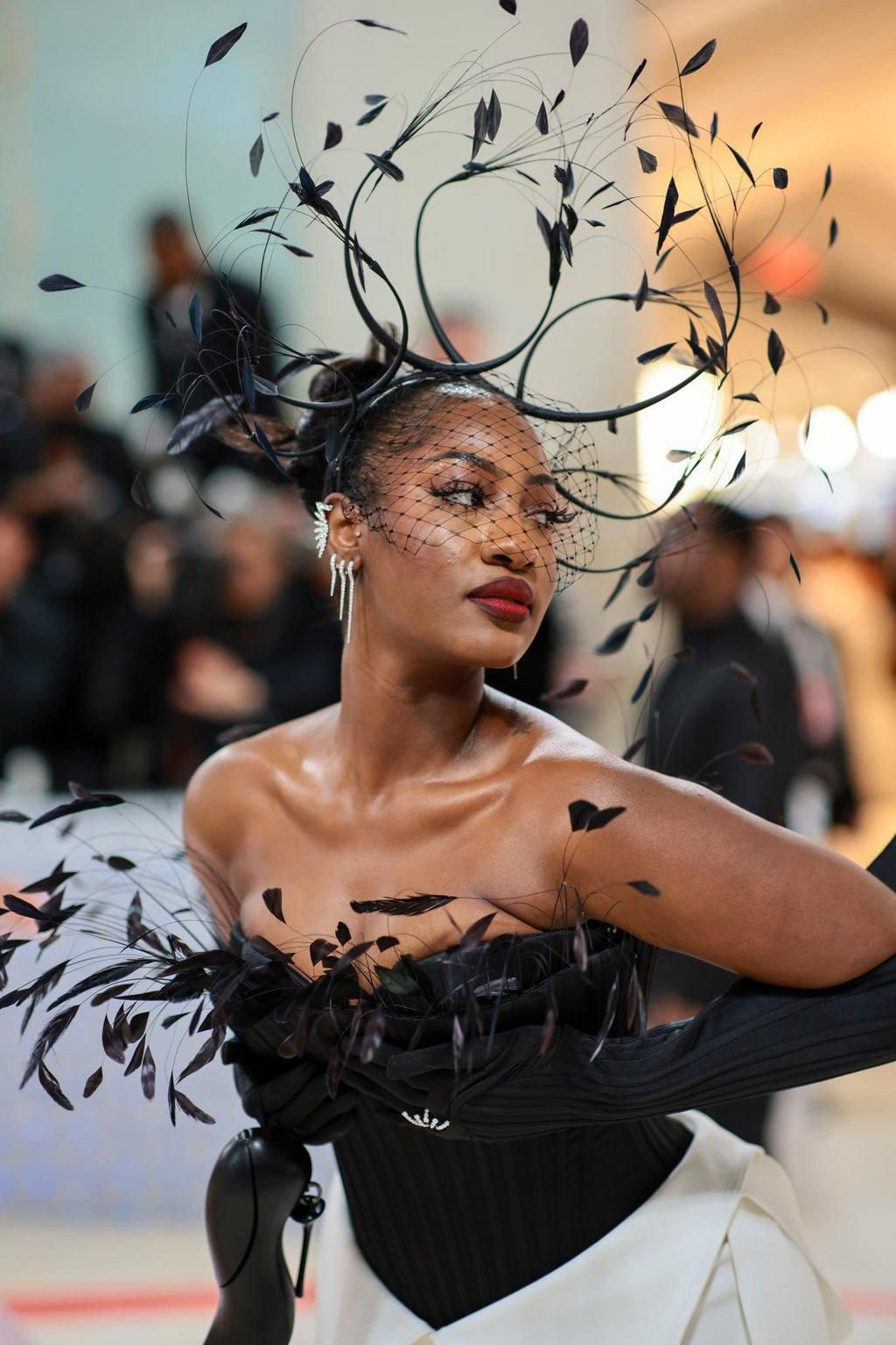 Tems fait son premier Met Gala en Robert Wun