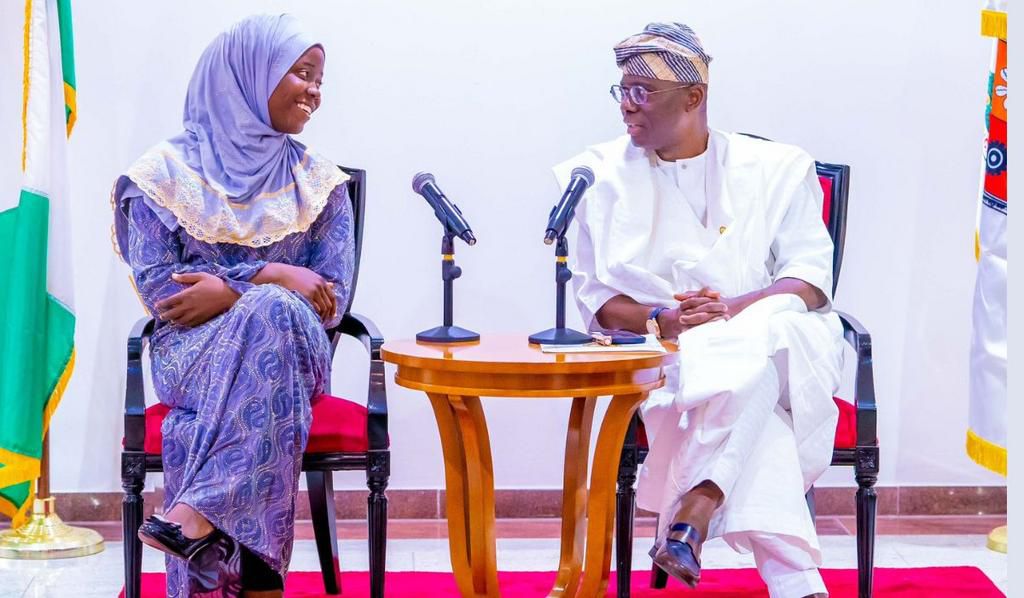 Governor Babajide Sanwo-Olu meets Aminat Yusuf. [LASG]