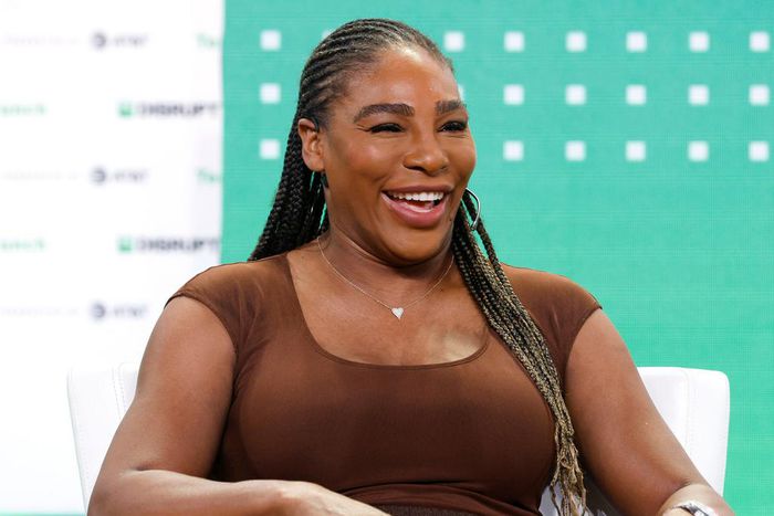 Serena Williams is reading a book titled "Gravity's Rainbow," which Benoit Blanc previously said no one has ever read.