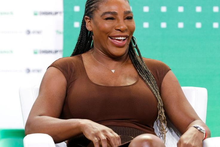 Serena Williams is reading a book titled "Gravity's Rainbow," which Benoit Blanc previously said no one has ever read.