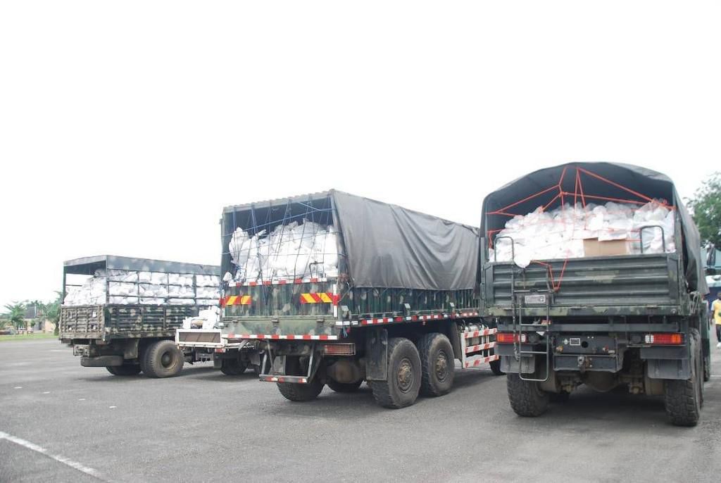 O.B. Lulu-Briggs Foundation donates over N60 million relief items to flood victims in Rivers.