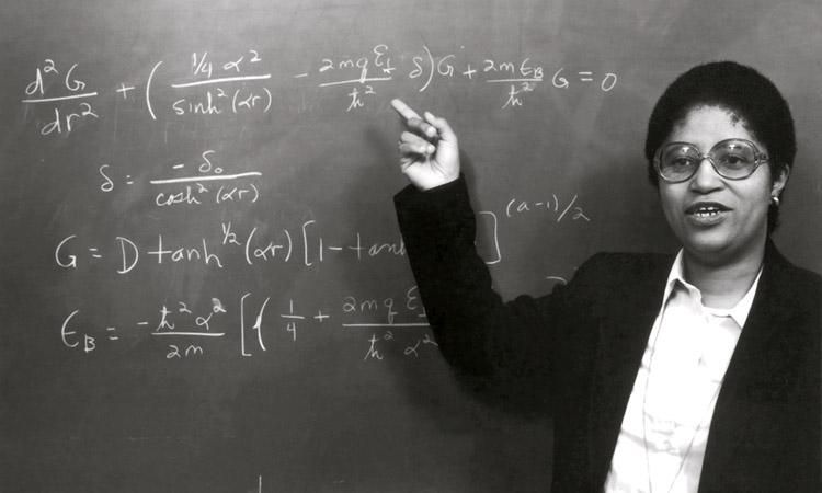 Shirley Jackson made using the phone easier [Pocit]