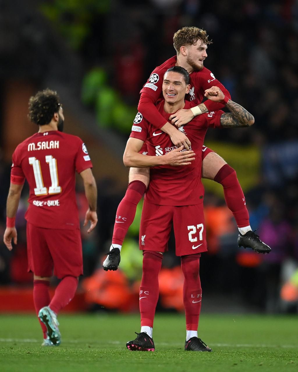 Mo Salah (L) and his Liverpool teammates celebrate.