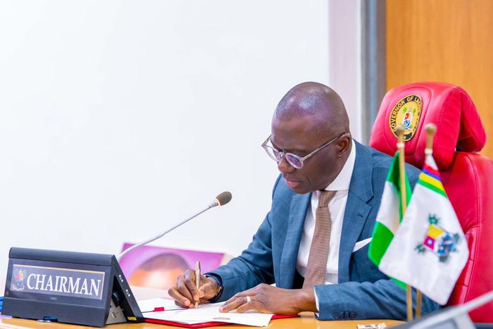 Chairman, EnterpriseNGR, Mr Aigboje Aig-Imoukhuede (left) and Gov. Babajide Sanwo-Olu of Lagos State during the inauguration of the Lagos International Financial Centre Council at the EXCO Chamber, Lagos House, Alausa, Ikeja, on Friday, Nov. 3, 2023 [T...