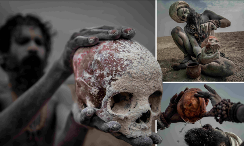 The Aghori men drink from human skulls [TheUSSun]