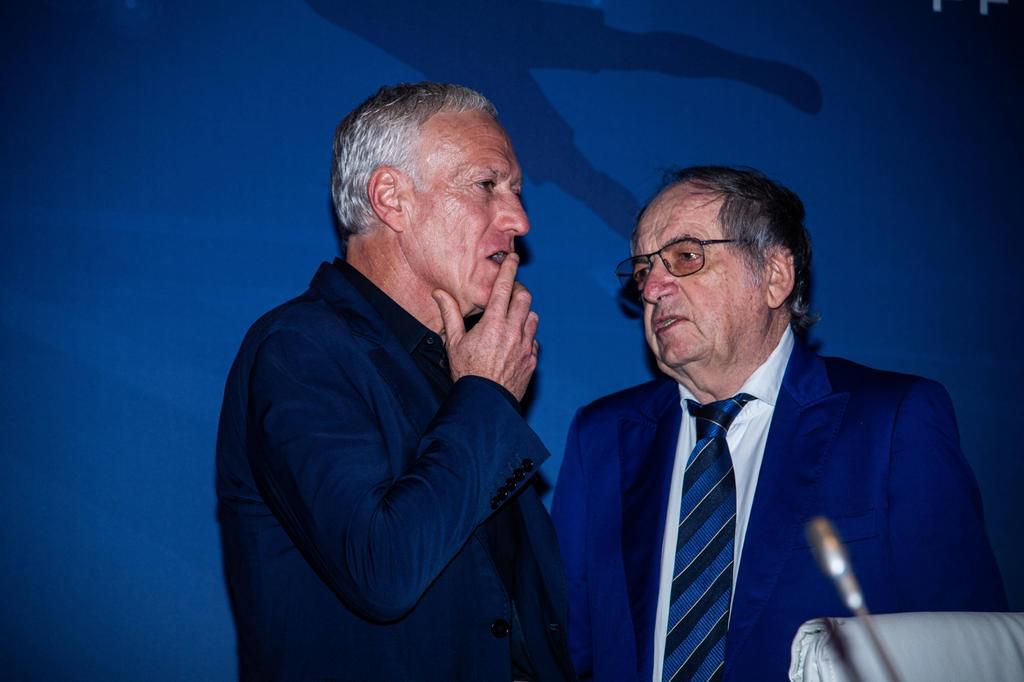 Le Graet (R) was keen to show commitment to Didier Deschamps (L)