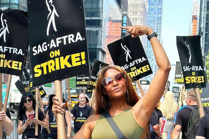Osas Ighodaro joins SAG-AFTRA strike in Hollywood [Instagram/Officialosas]