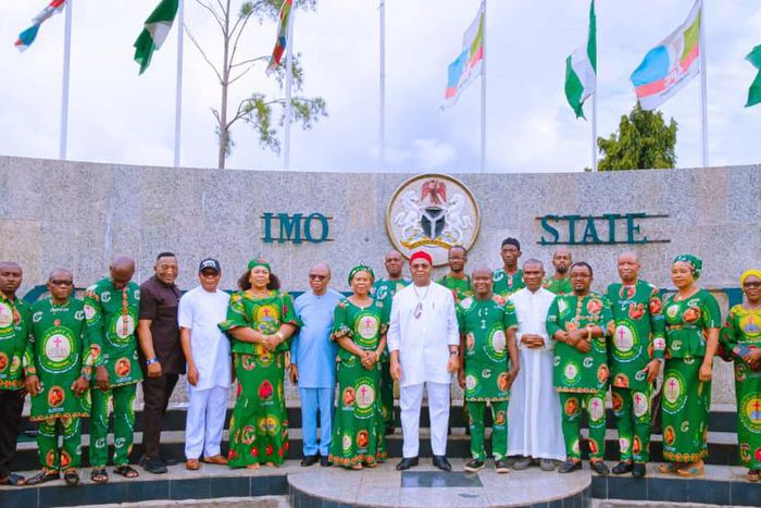 Governor Hope Uzodinma flanked by the new executive members of the Catholic Laity Council in Imo State. [IMSG]