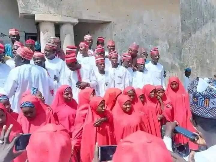 Kano govt weds 3,600 couples in a colourful ceremony [Twitter:@ImranMuhammed]