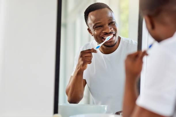 Here's how to brush your teeth [istockphoto]