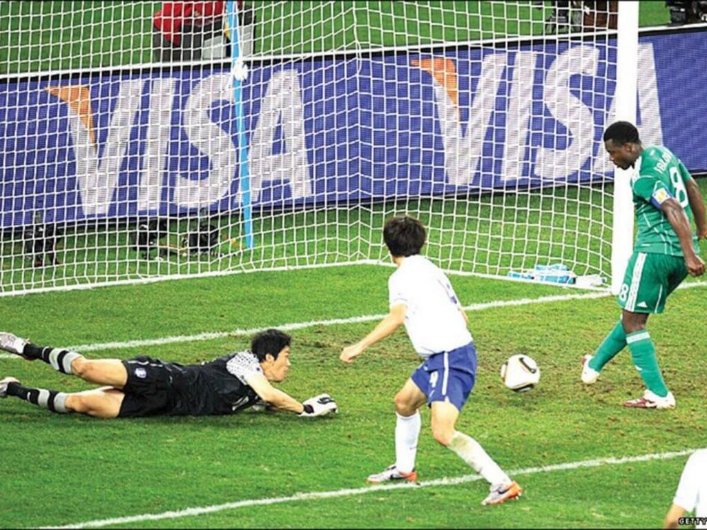 Yakubu Aiyegbeni's unbelievable miss against South Korea
