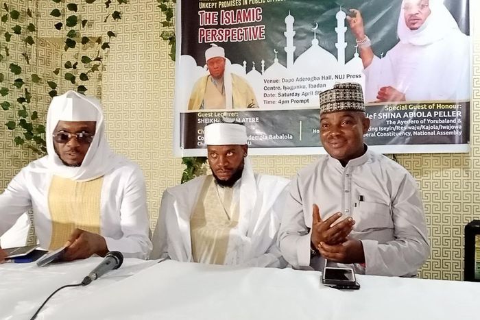 Rep. Peller (left) with Sheikh Hashim Atere and Ademola Babalola, Oyo NUJ Chairman (right) at a Ramadan Lecture in Ibadan.
