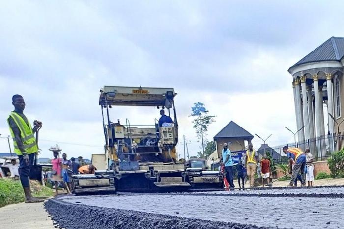 Gov Otti inaugurates 3 roads in Aba. [Twitter:@UyScutti]
