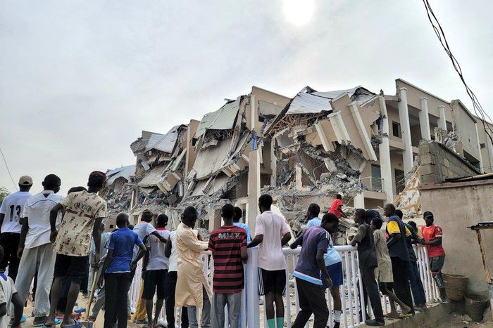 Kano Gov orders demolition of illegal structures in Race Course, others. [Twitter:@SasDantata]