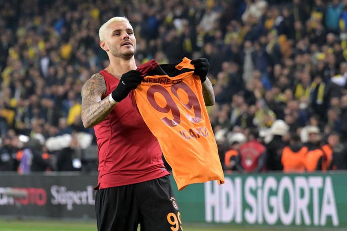 ISTANBUL - Mauro Icardi of Galatasaray AS celebrates his goal during the Turkish Super Lig match between Fenerbahce AS and Galatasaray