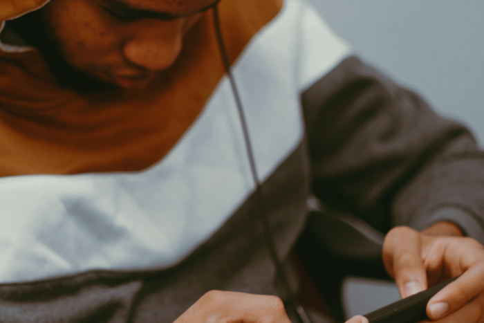 8 personal finance podcasts that are worth your time/Pexels