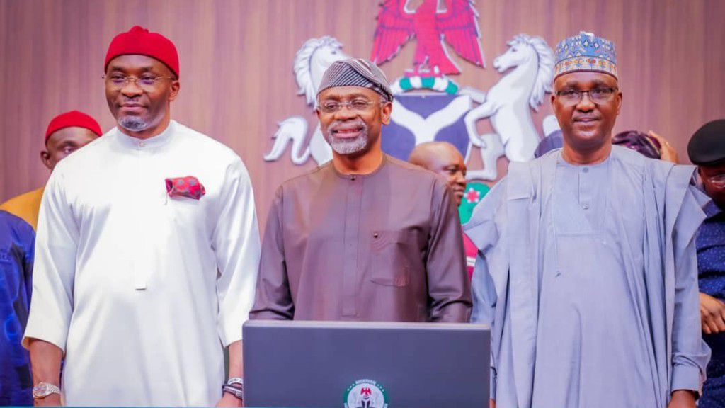 L-R: Deputy Speaker, Benjamin Kalu; ex-Speaker Femi Gbajabiamila and Speaker Tajudeen Abbas. [Facebook]