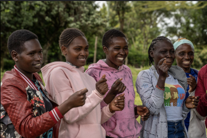 Group of adolescents girls [Adolescents 360]