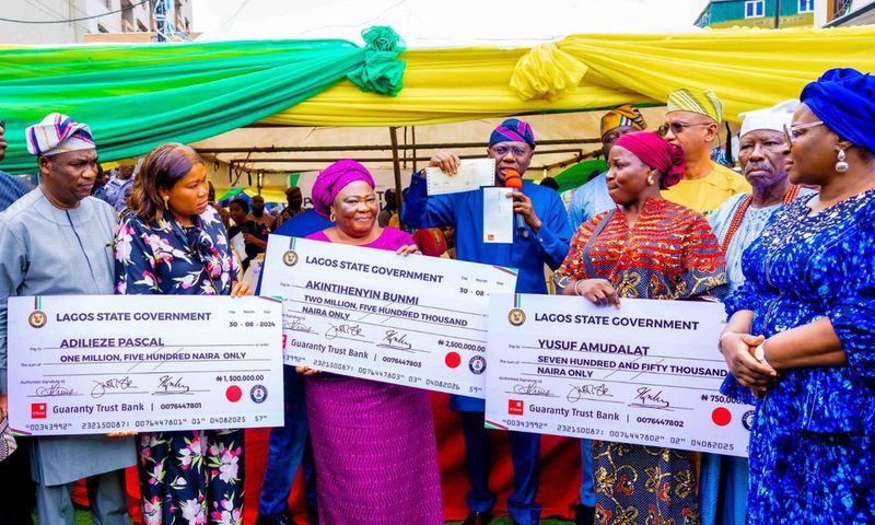 Dosunmu market fire victims get millions of naira compensation from Sanwo-Olu. [X:@jidesanwoolu ]
