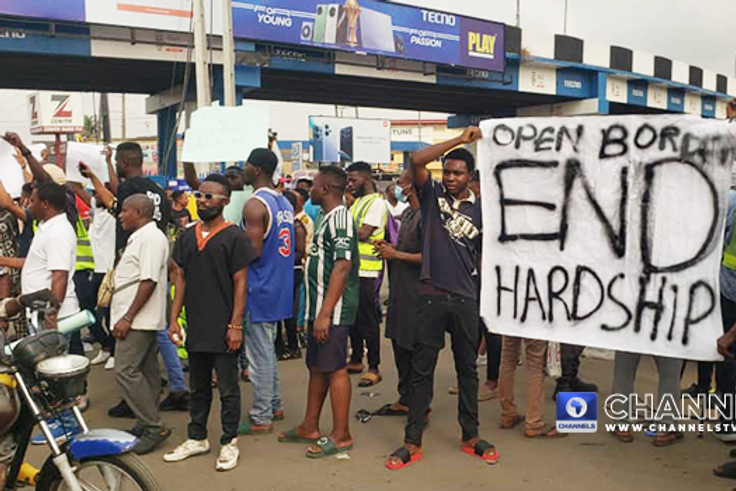 Protesters lament high cost of living in Nigeria in the Mokola area of Ibadan, the Oyo State capital on Monday, February 19, 2024 [Channels TV]