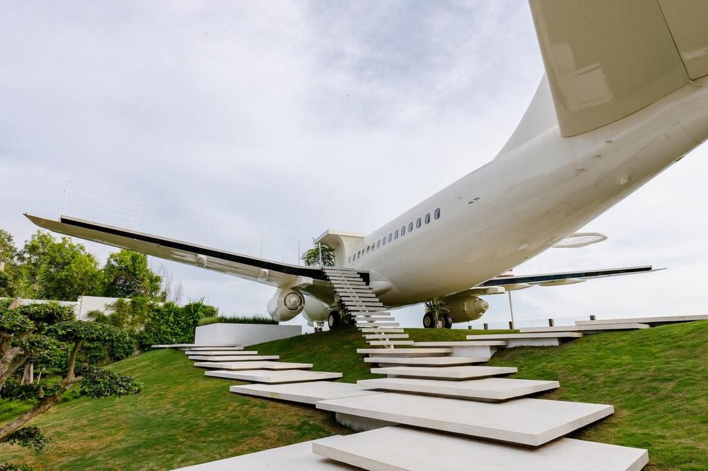 The Private Jet Villa is a converted Boeing 737.