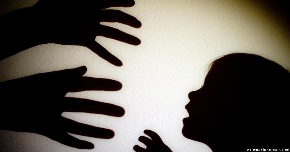 Lagos police arrest stepfather, 2 others for defiling 12-year-old girl ...