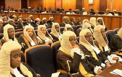 Why do lawyers wear wigs? [Quora]