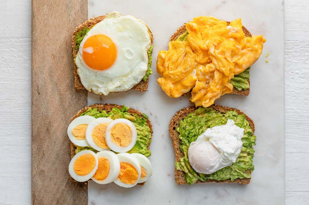 Avocado toast with eggs [FeelGoodFoodie]