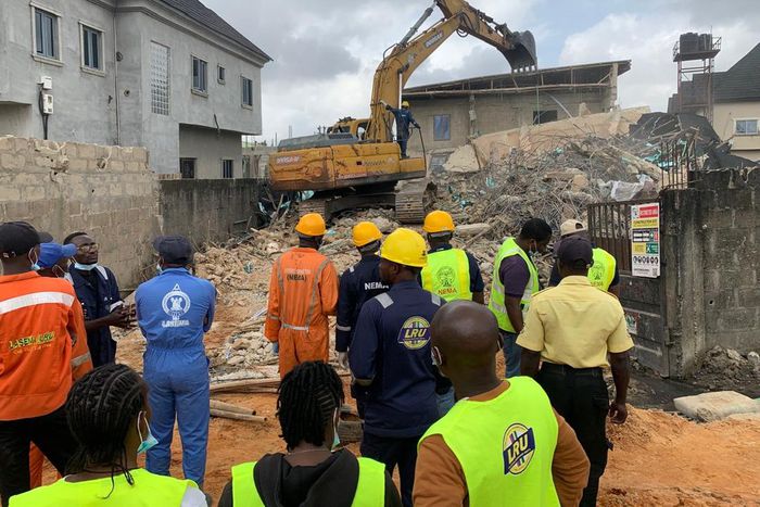 The building at 13, Wilson Mba Street, Arowojobe Estate came down around 1 am.