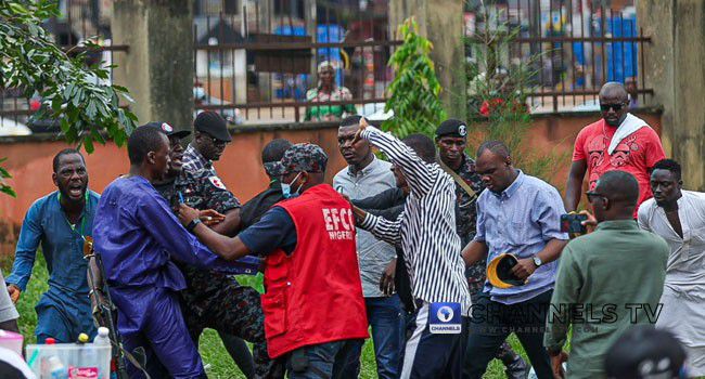 EFCC arrests suspected vote-buyers at polling unit as Edo election gets underway [Sodiq Adelakun/Channels TV.]
