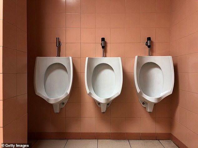Why men should sit down to pee [gettyimages]