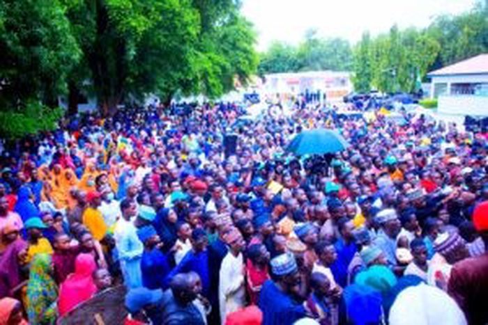 A crowd of youth organisations during a peaceful protest in support of government in Birnin Kebbi on Sunday [NAN]