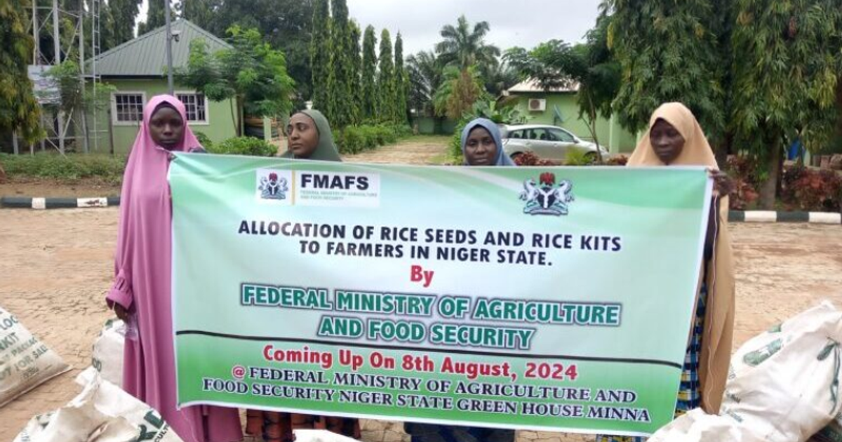 Federal Govt distributes rice seeds worth ₦30m to 150 women farmers in ...