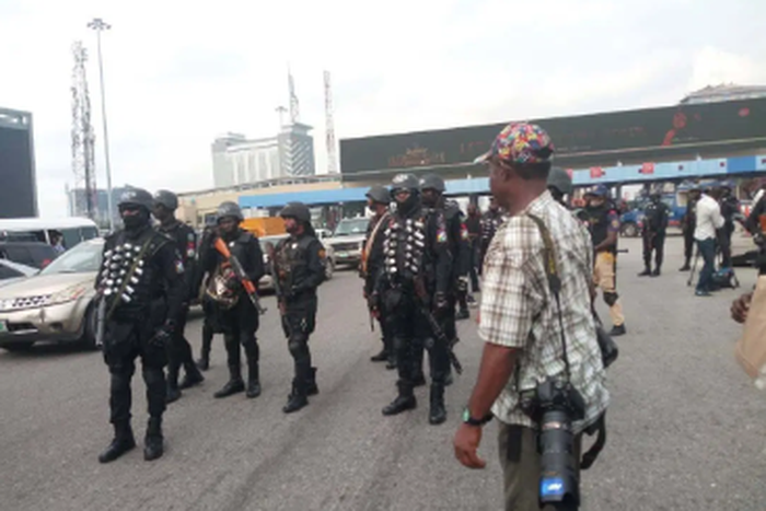 Protest: Police restore peace at Lekki Phase 1 toll gate [Vanguard News]