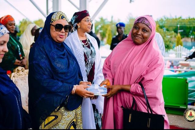 Governor’s wife distributes 3,500 bags of rice, cash to vulnerable households in Katsina [NAN]