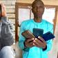 Man poses as lecturer, conducts quiz, seizes students phone and runs away