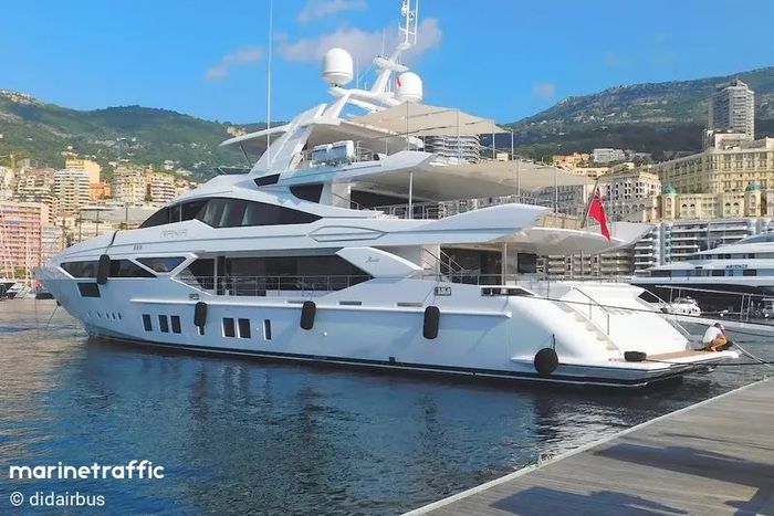 Presidency disowns yacht with Nigerian flag spotted in France [X:@chiditweets042]