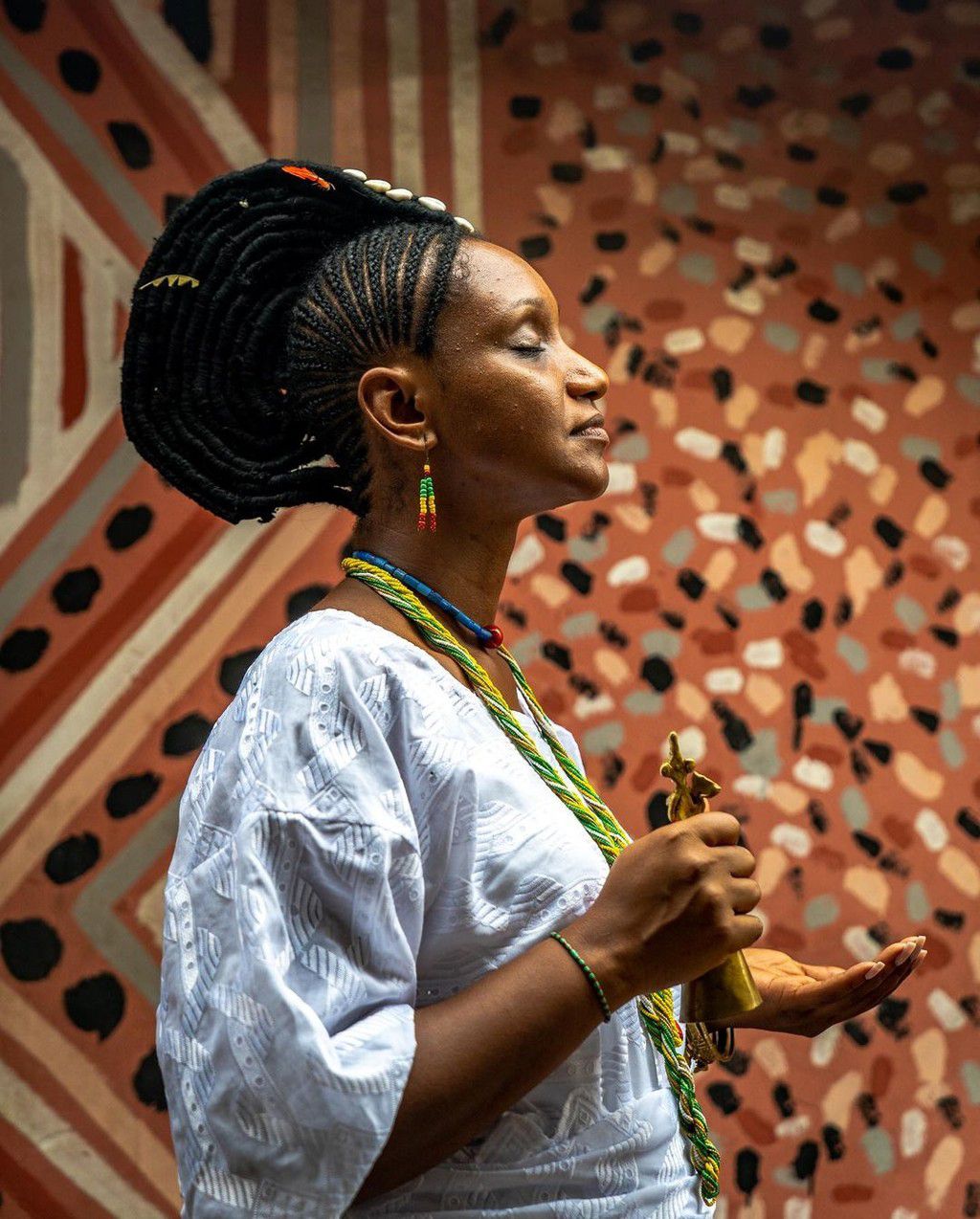Agogo hairstyle worn by an Osun priestess [Marvellousdurowaiye/superstock]