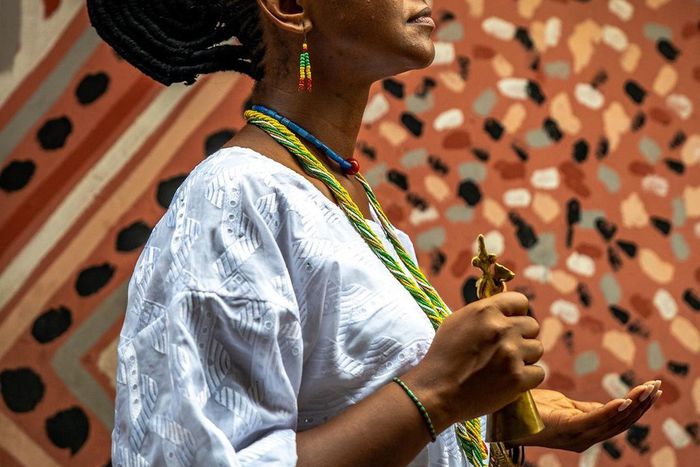Agogo hairstyle worn by an Osun priestess [Marvellousdurowaiye/superstock]