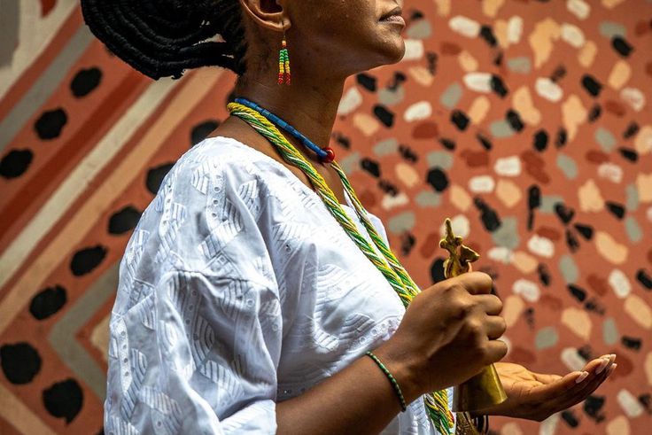 Agogo hairstyle worn by an Osun priestess [Marvellousdurowaiye/superstock]