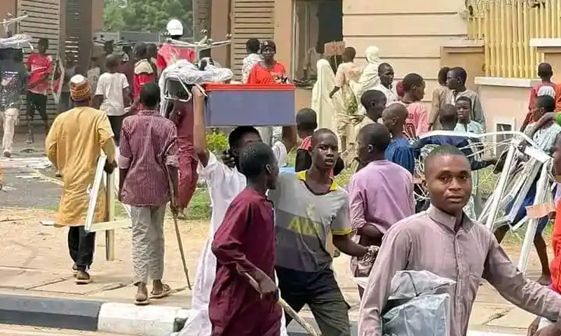 Looting and violence erupt as Kano youths protest with weapons. [Premium Times]