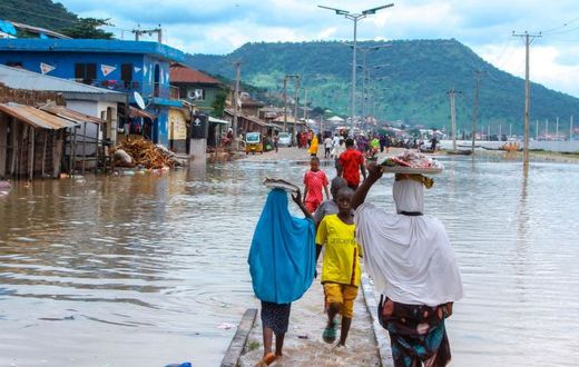 Motorists, residents stranded as floods take over FCT road, fare hikes follow [Rapid Telecast]