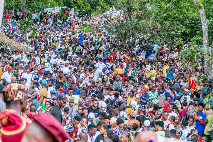 Gov Adeleke presents as Osun-Osogbo festival ends with funfair. [Twitter:@AAdeleke_01]