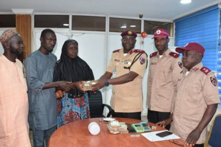 FRSC hands over ₦1m recovered from accident scene to victim’s family [quick news africa]