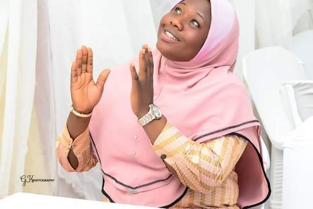 Saheed Osupa, others mourn the passing of popular Islamic singer Rukayat Gawat