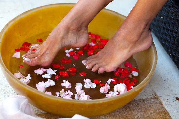 Oprah Winfrey's personal pedicurist  told Insider the signs to spot a bad manicure or pedicure.Wihteorchid/Getty Images