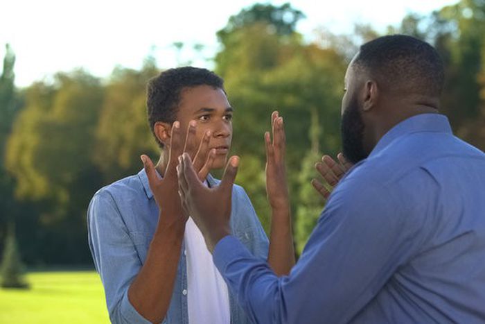 How to deal with a controlling parent [AdobeStock]