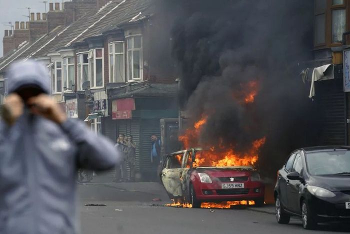 Helicopter hovered over my home for 5 hours - Nigerians tell UK riots experience [euronews]